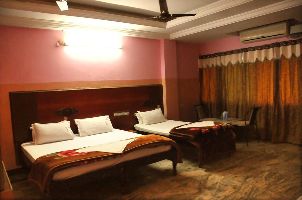 V.K.Residency Hotel Tirupati Exterior photo